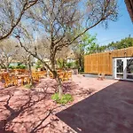 Stunning In With Wifi Apartment